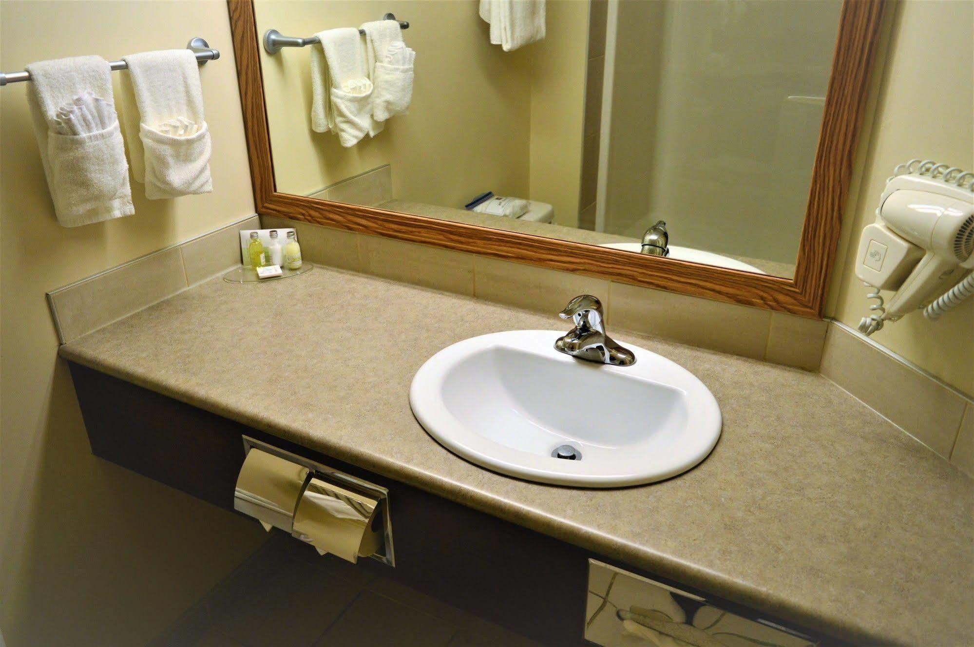Sigma Inn & Suites Hudson'S Hope Hudson Hope 외부 사진